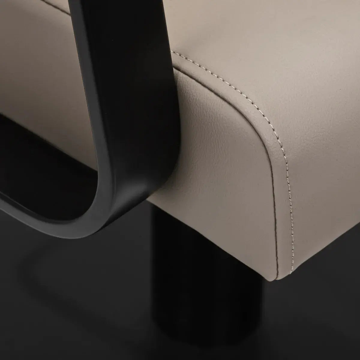 Porto-BM hairdressing chair black beige Gabbiano